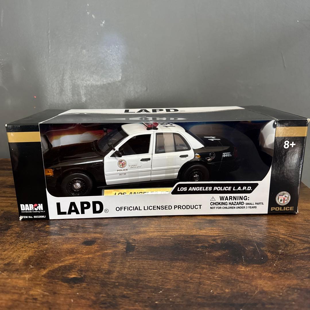 LAPD パトカー 1:18 ミニカー 警察車両 コレクション　美品　箱付き