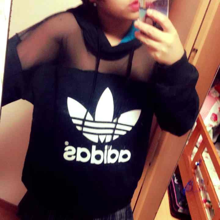 adidas × Ritaora コラボパーカー