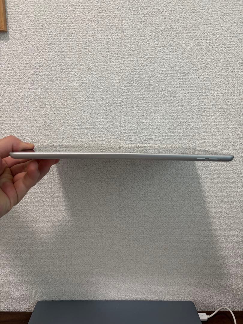 Apple iPad シルバー 本体　第9世代