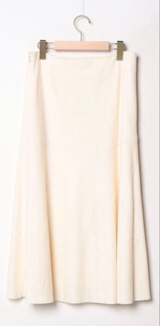 新品　UNTITLED オフホワイト　スカート