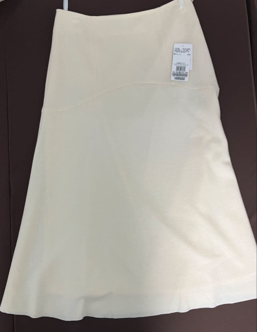 新品　UNTITLED オフホワイト　スカート