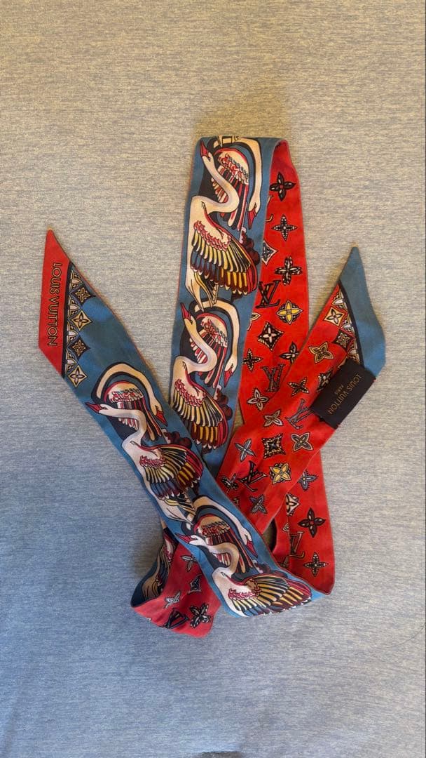 Louis Vuitton 鶴とロゴのシルクマフラー