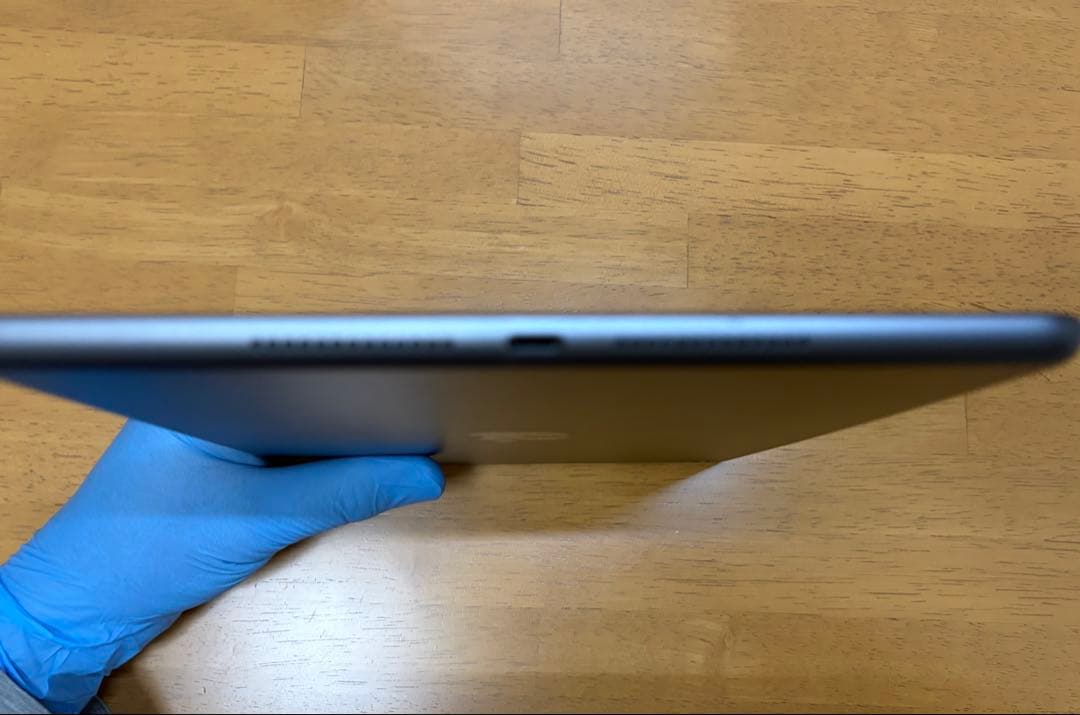 iPad 第8世代 Wi-Fi 128GB シルバー（外箱、純正充電器付）
