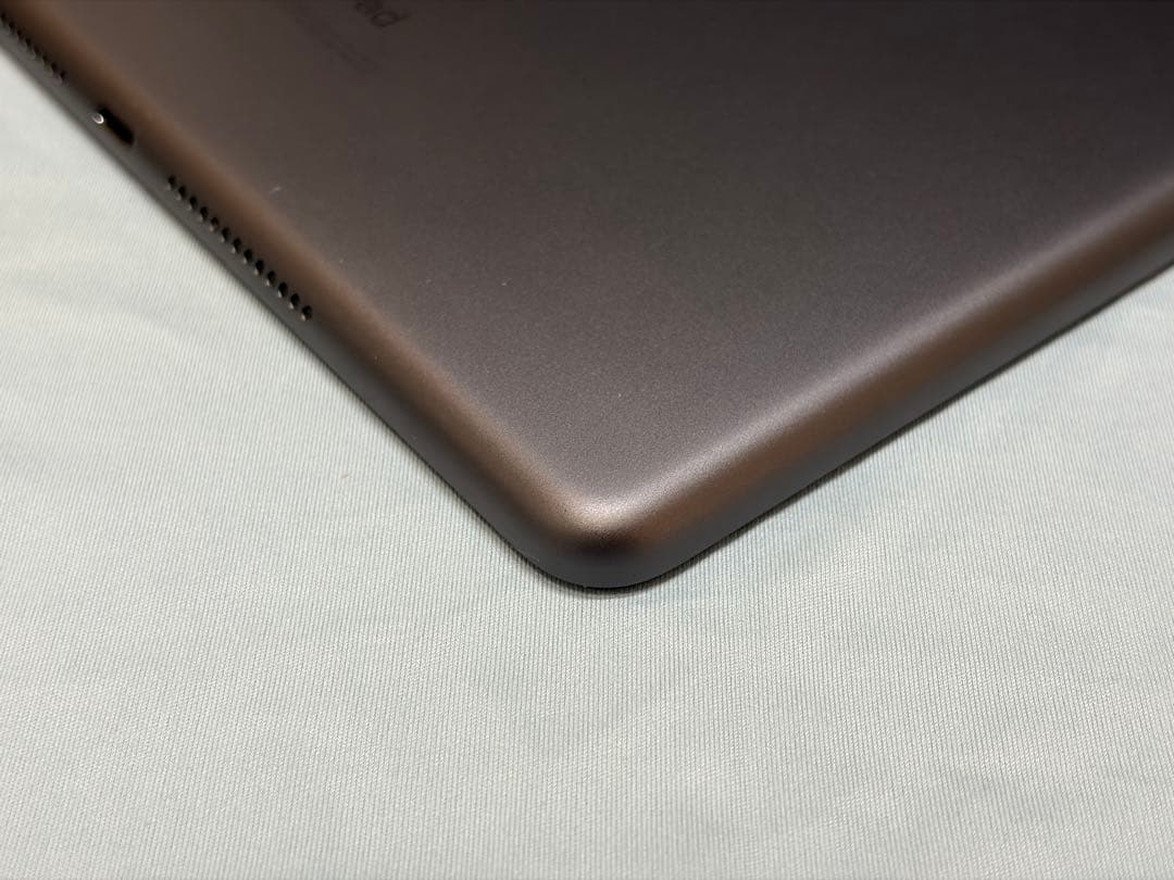 iPad 第8世代 Wi-Fi 128GB シルバー（外箱、純正充電器付）
