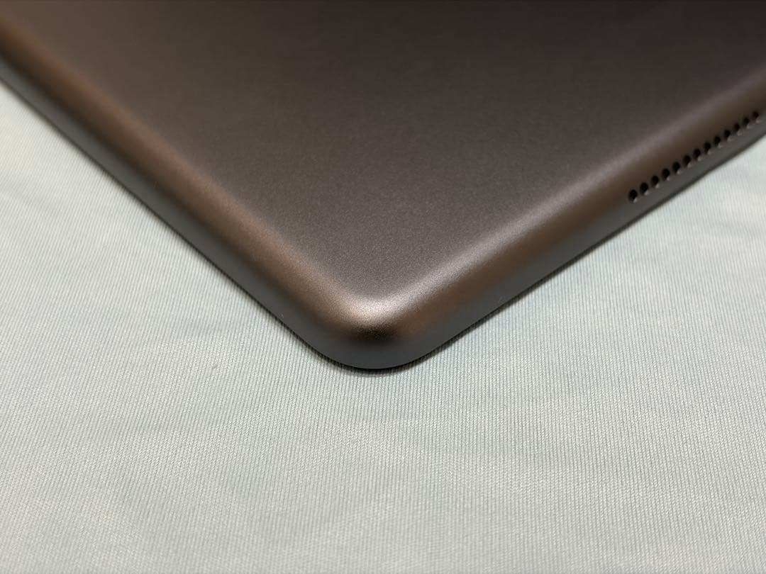 iPad 第8世代 Wi-Fi 128GB シルバー（外箱、純正充電器付）