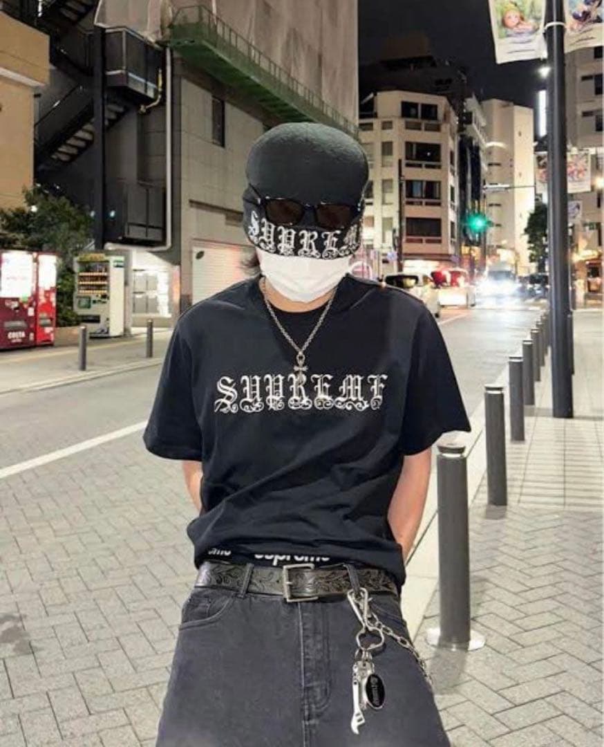 Supreme Old English Rhinestone Top tig着用