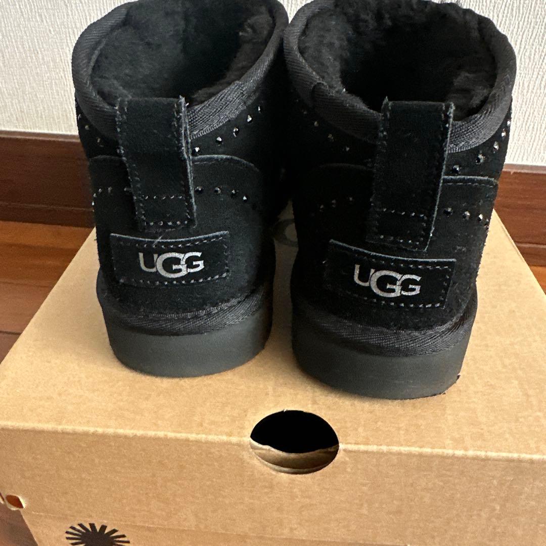 UGG ブラック ムートンブーツ スタッズ付き　 1回使用