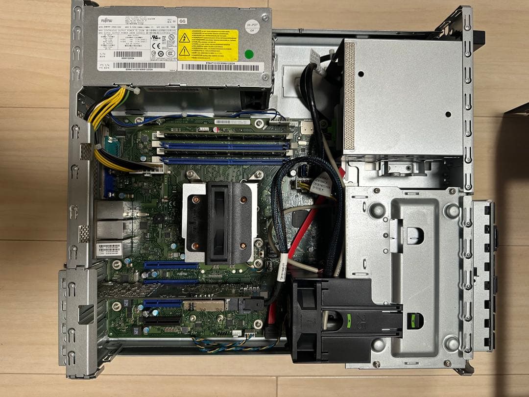 Fujitsu PRIMERGY TX1320M4 スリムタワーサーバー
