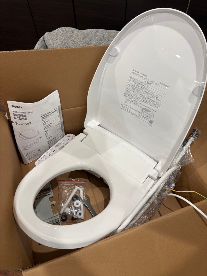 美品！TOSHIBA 温水洗浄便座 SCS-T162(W) ホワイト