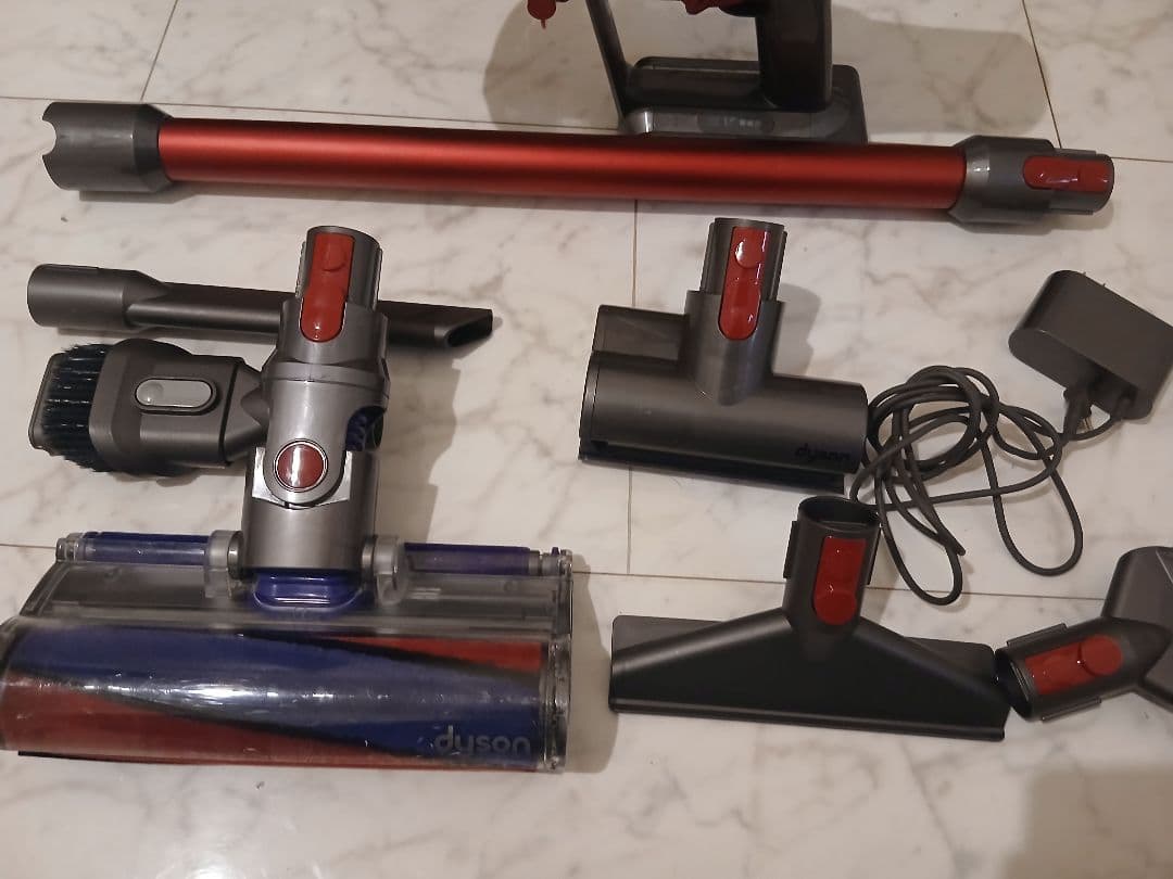 キ*ア様 Dyson V10 SV12 レッド フェルト新品交換済み 付属品多数