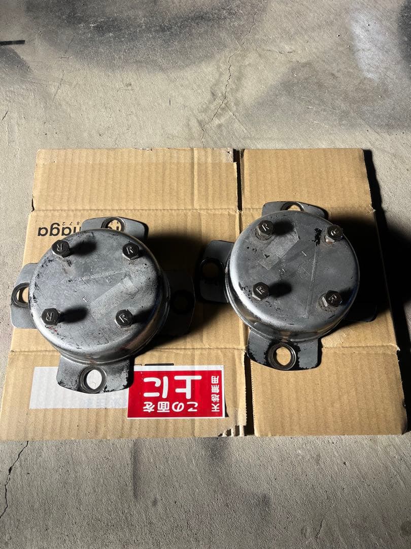 三菱ふそう　純正ハブ　ブラケット　スーパーグレート　高床　22.5 中古
