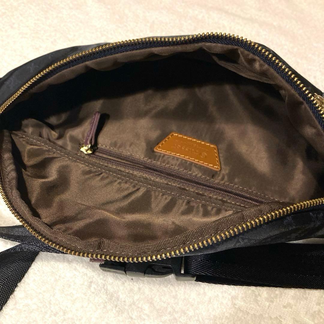 russet ラシット　ウエストバッグ ボディバッグ ゴールドロゴ ネイビー