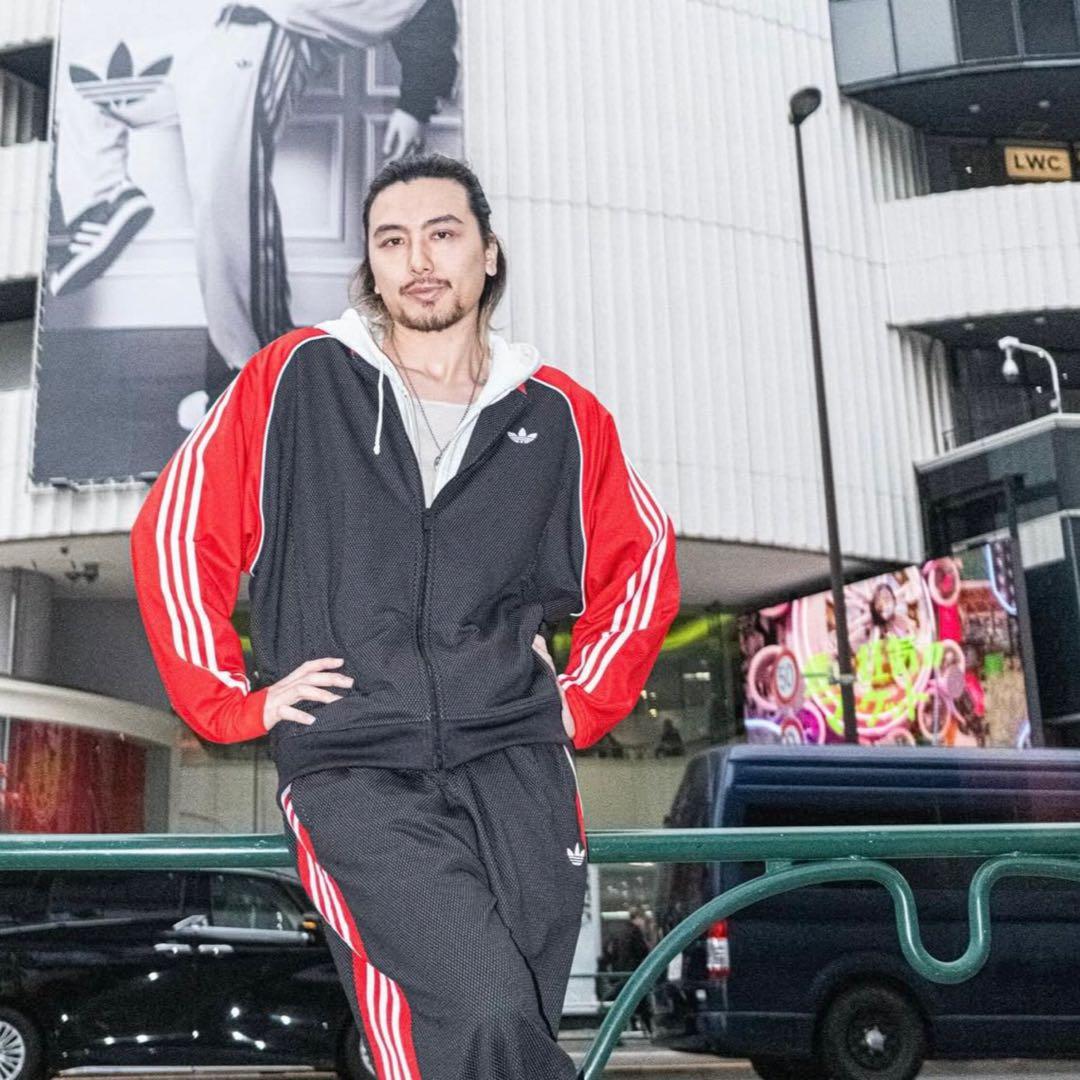 藤井風着用 adidas ルーズ メッシュ トラックパンツ 黒 赤 アディダス