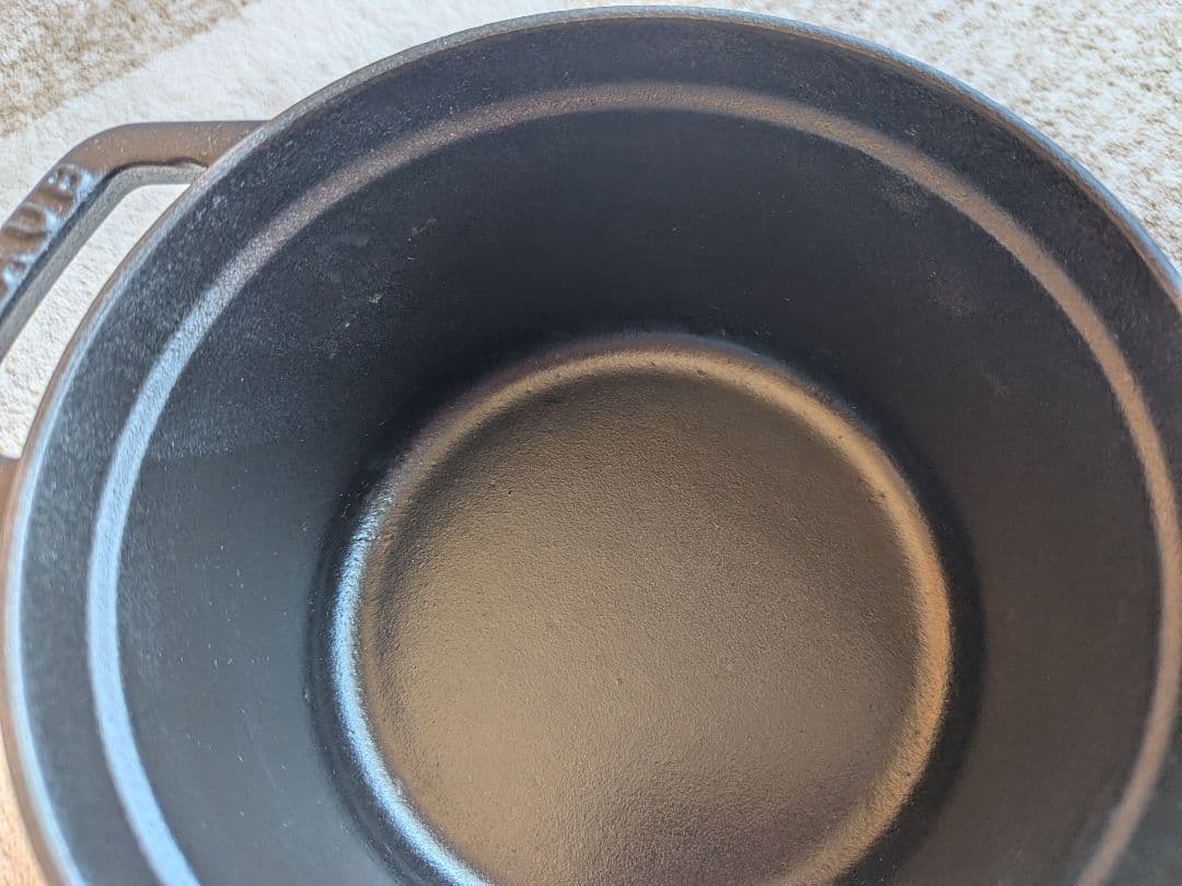 【中古】ストウブ　STAUB　ピコ・ココットラウンド　両手鍋 　黒　14cm