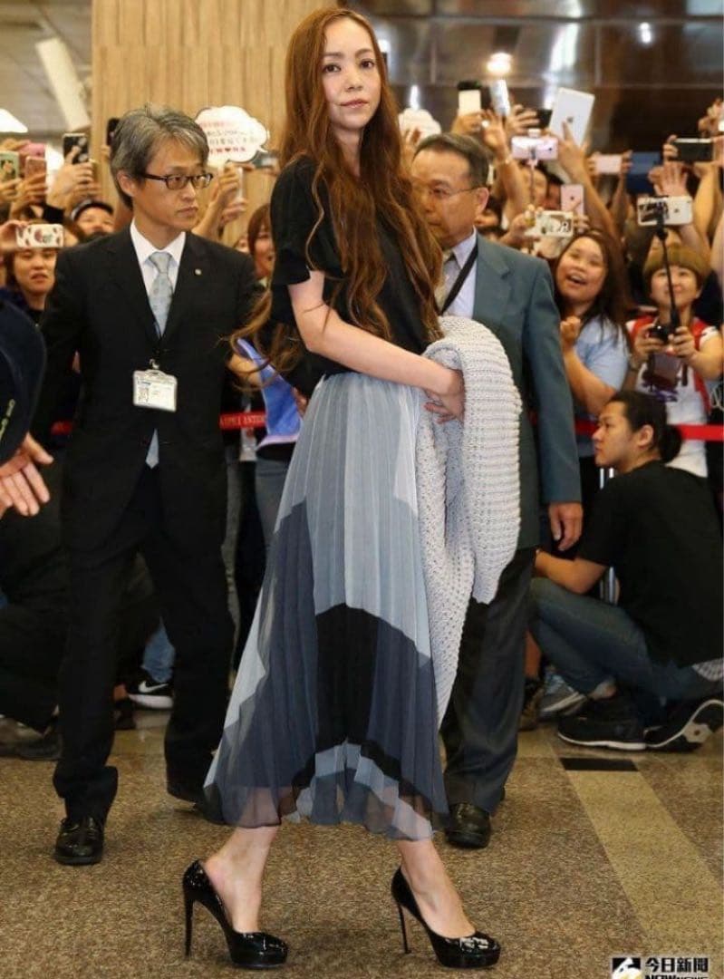 極美品✨希少 安室奈美恵さん着用 グレースコンチネンタル プリーツスカート 人気