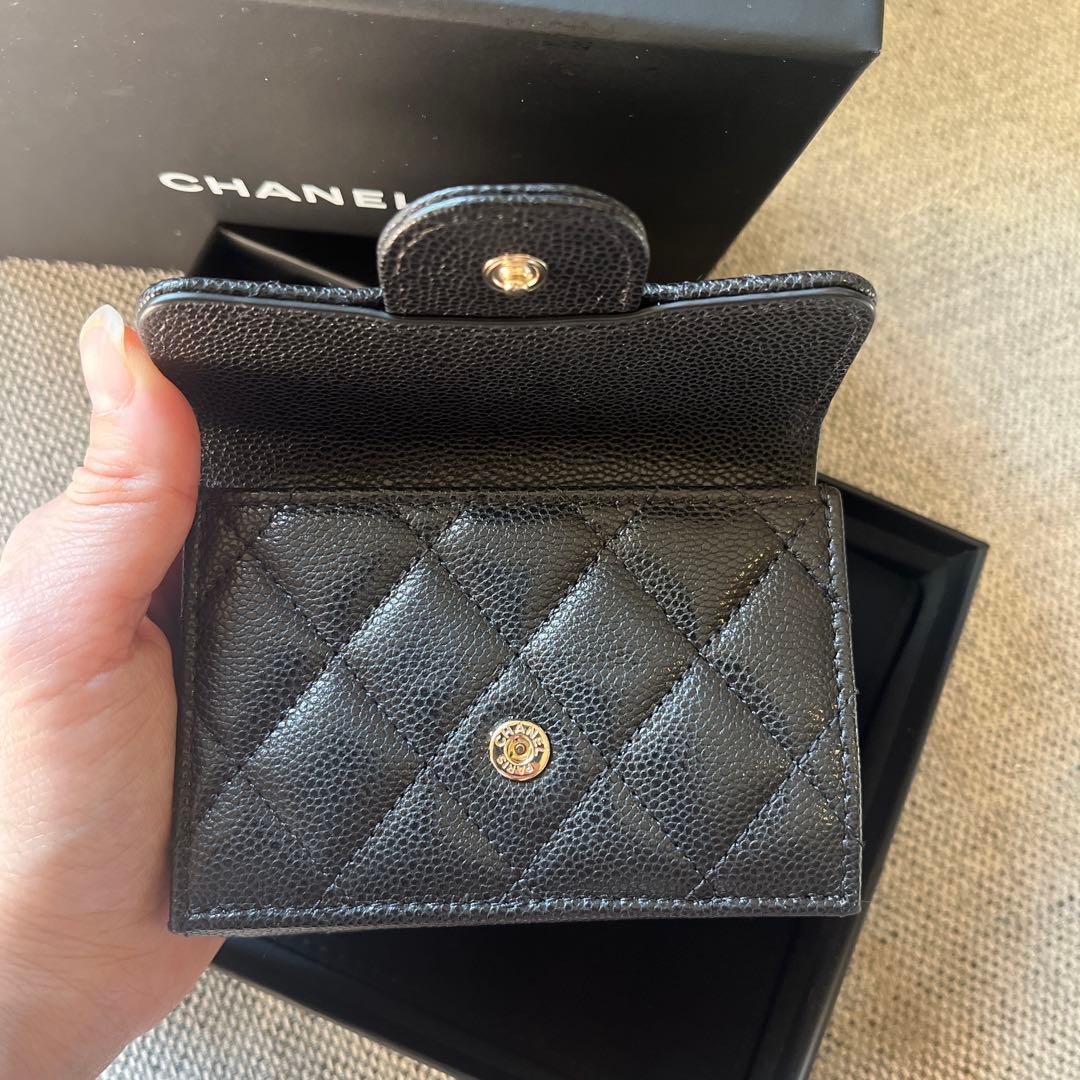 極美品　CHANEL スモールフラップ　ブラック 三つ折り財布　キャビアスキン