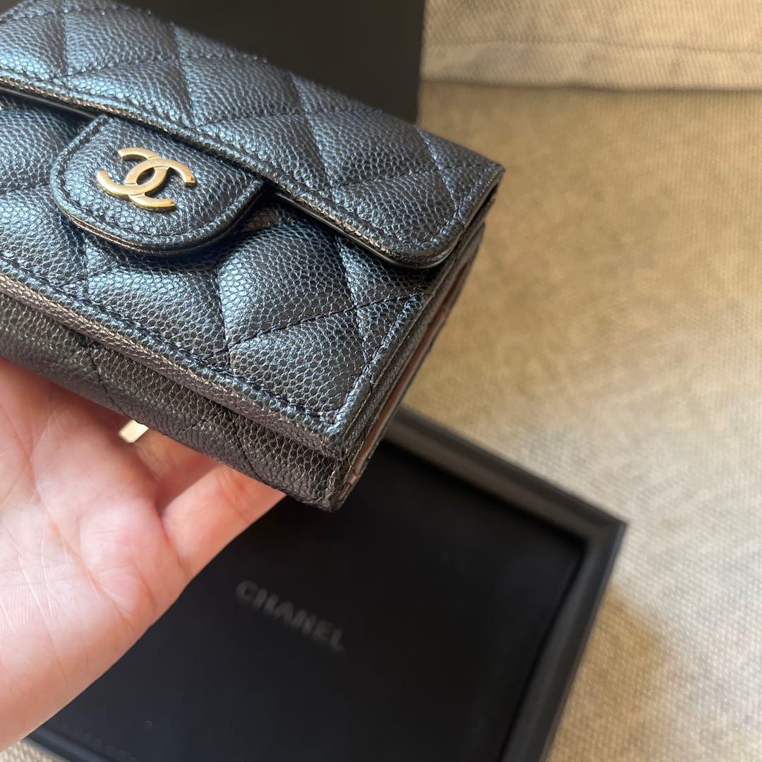 極美品　CHANEL スモールフラップ　ブラック 三つ折り財布　キャビアスキン