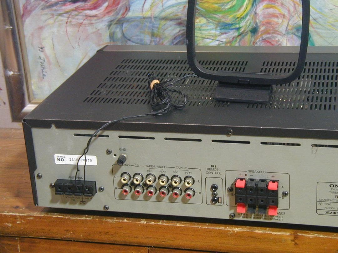 ONKYO R-803 チューナーアンプ。￥45,000少々難あり使用可能