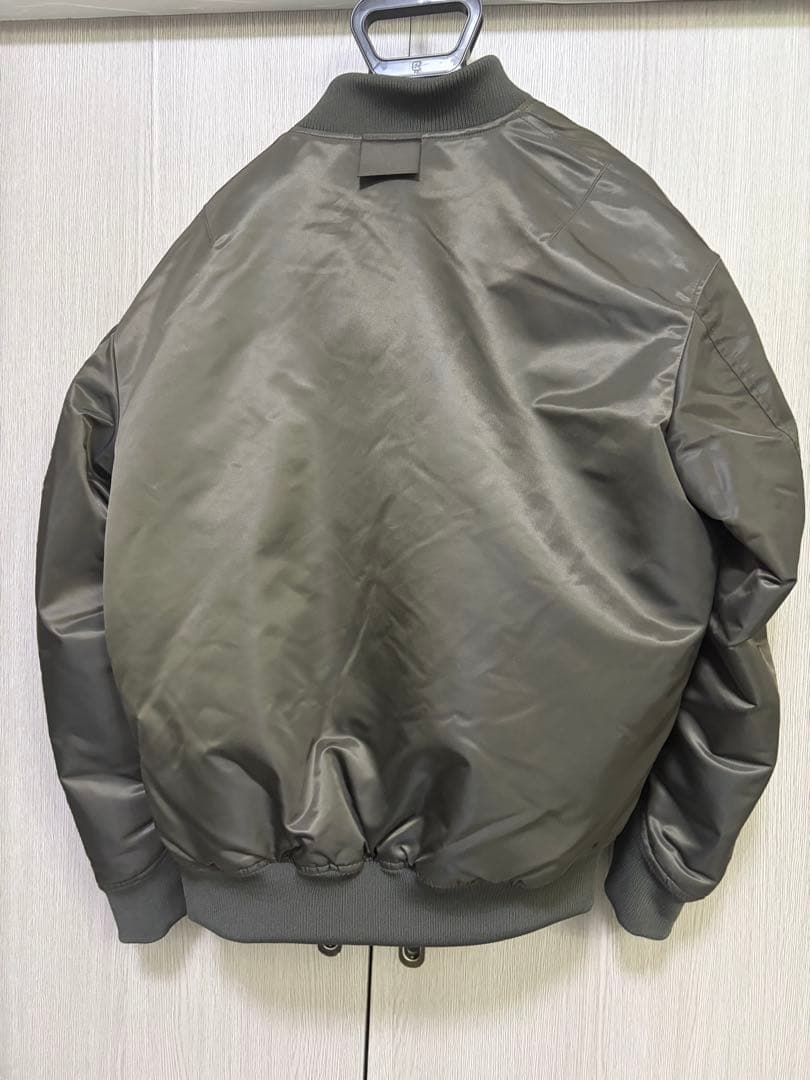 美品【ユニクロ】+J ハイブリッドダウンオーバーサイズMA-1（サイズL）