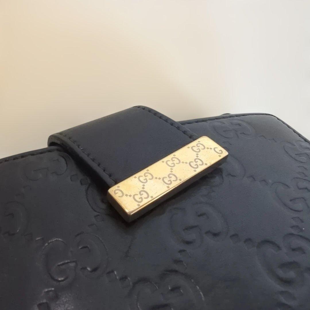 【smileくんページ】GUCCI ブラック レザー 二つ折り財布　シマ