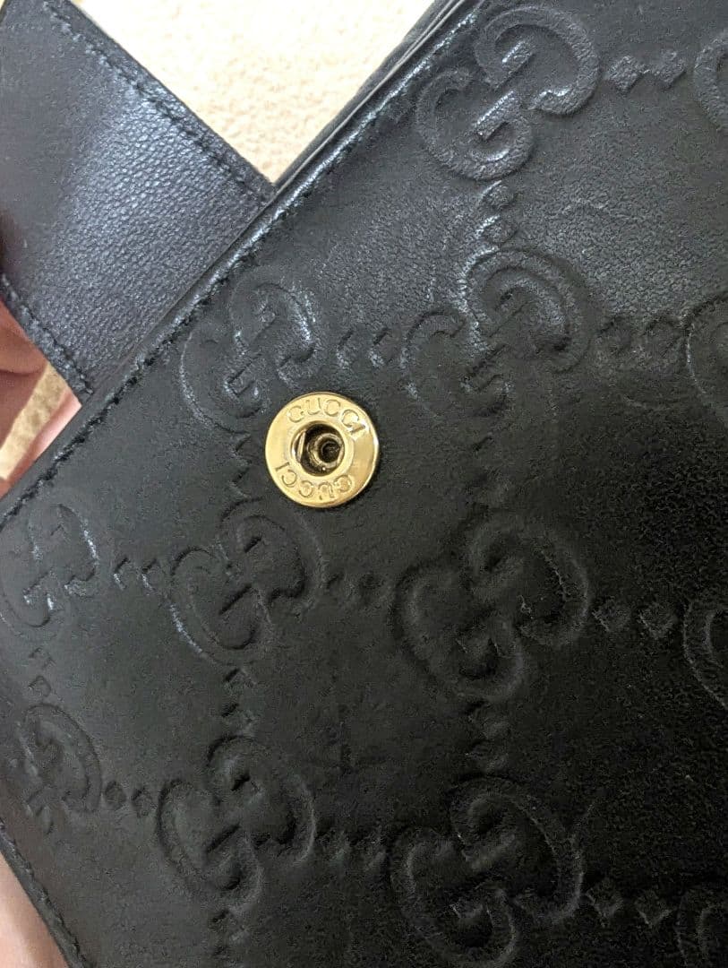 【smileくんページ】GUCCI ブラック レザー 二つ折り財布　シマ
