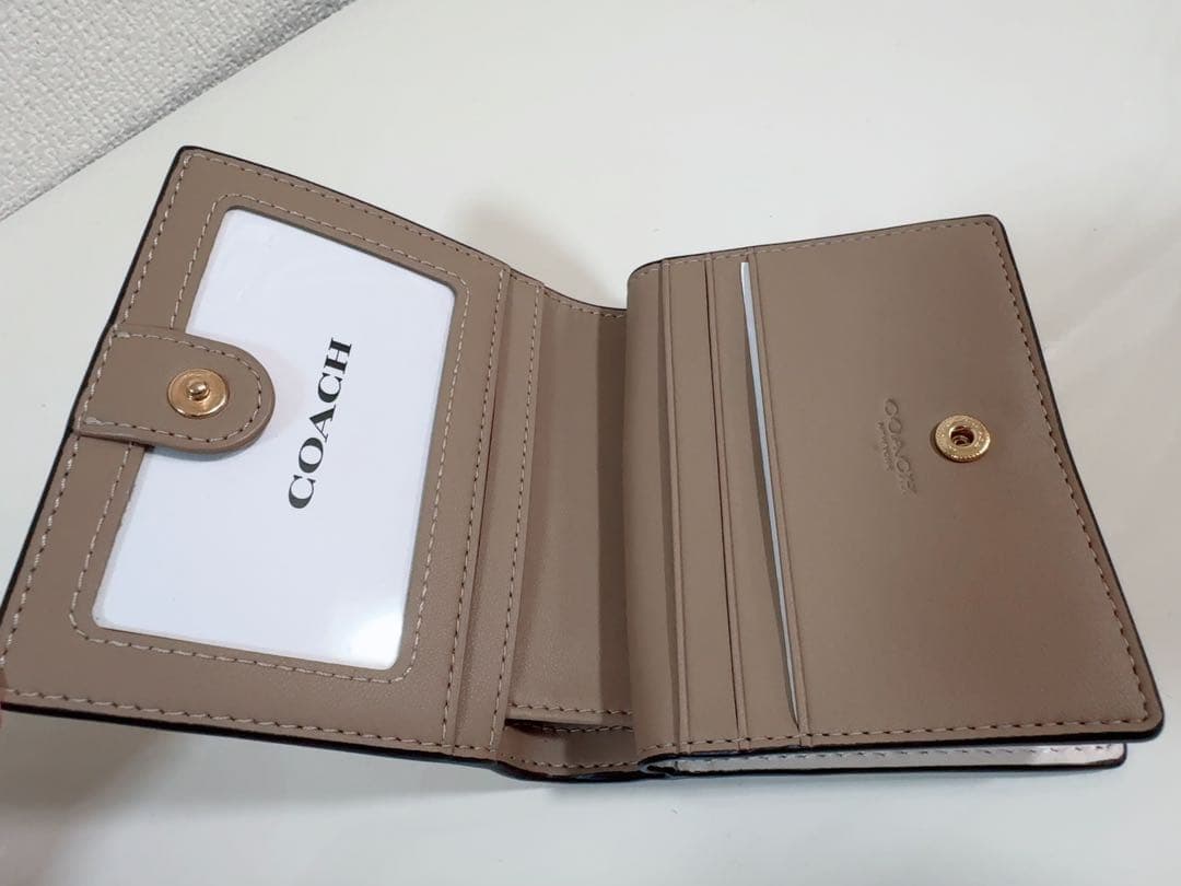 【新品・正規品】日本限定 コーチ 2つ折り財布