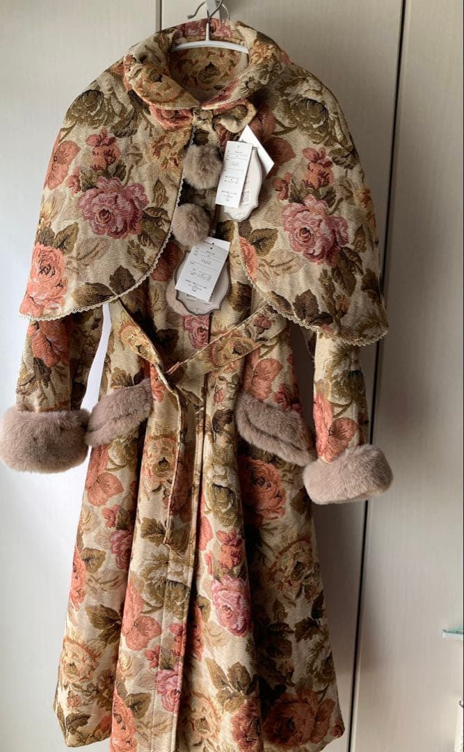 新品　しまむら　くる実　ゴブランコート　ベージュ　S ケープ付き