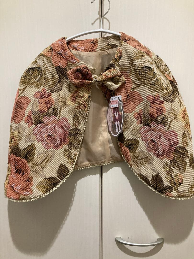 新品　しまむら　くる実　ゴブランコート　ベージュ　S ケープ付き