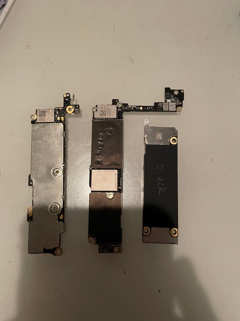 iPhone マザーボード　動作品