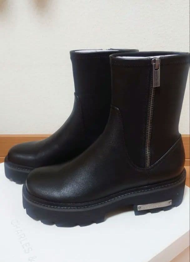 れいにー★CHARLES & KEITH★サイドジップ アンクルブーツ
