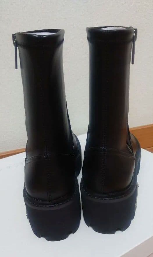 れいにー★CHARLES & KEITH★サイドジップ アンクルブーツ