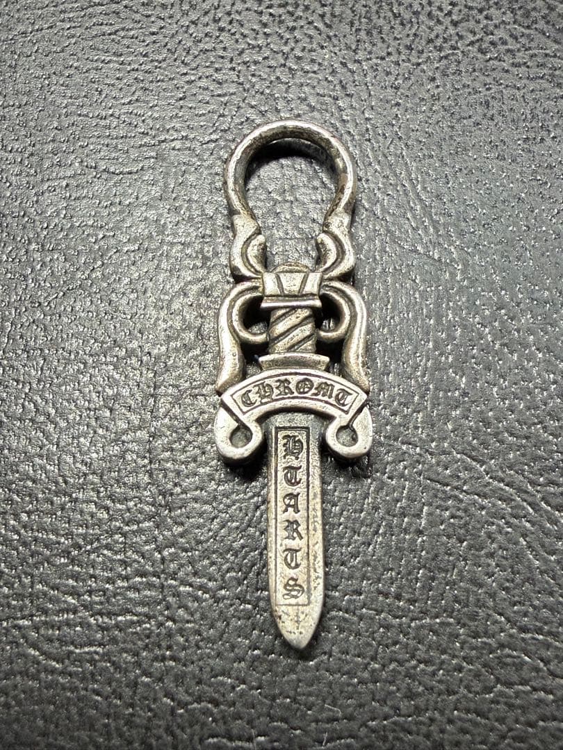 CHROME HEARTS 剣型ペンダント