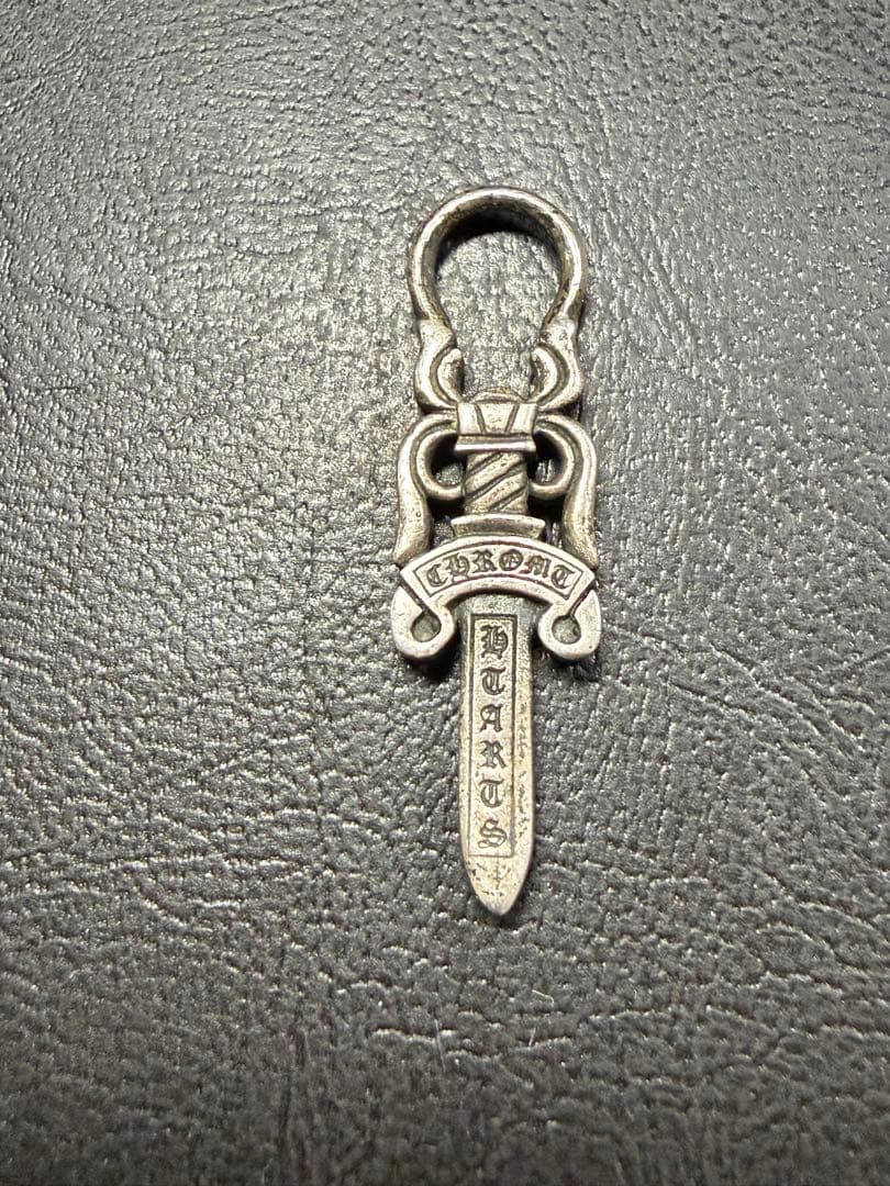 CHROME HEARTS 剣型ペンダント