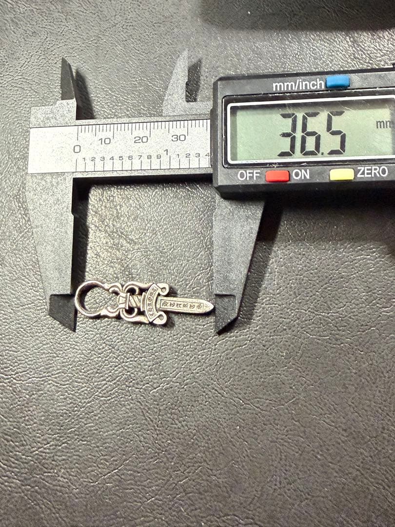 CHROME HEARTS 剣型ペンダント