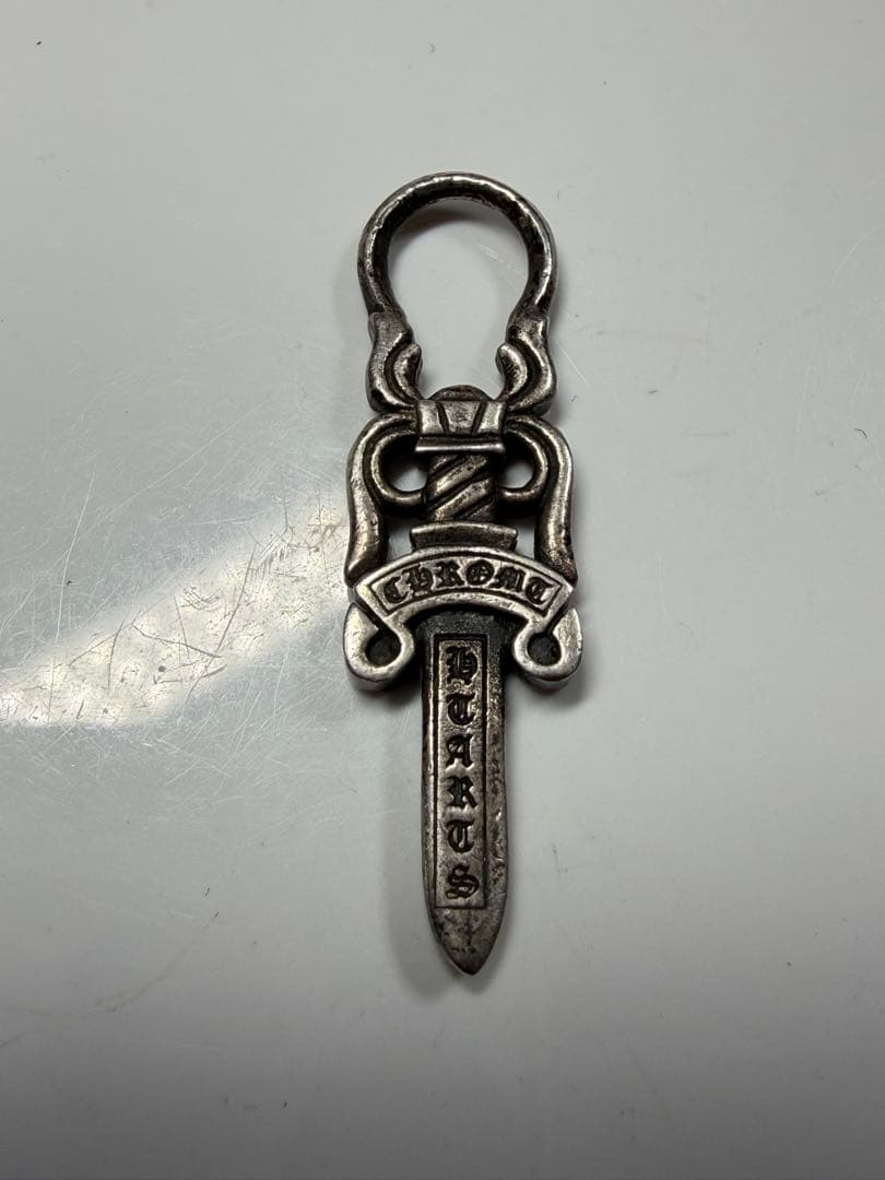 CHROME HEARTS 剣型ペンダント