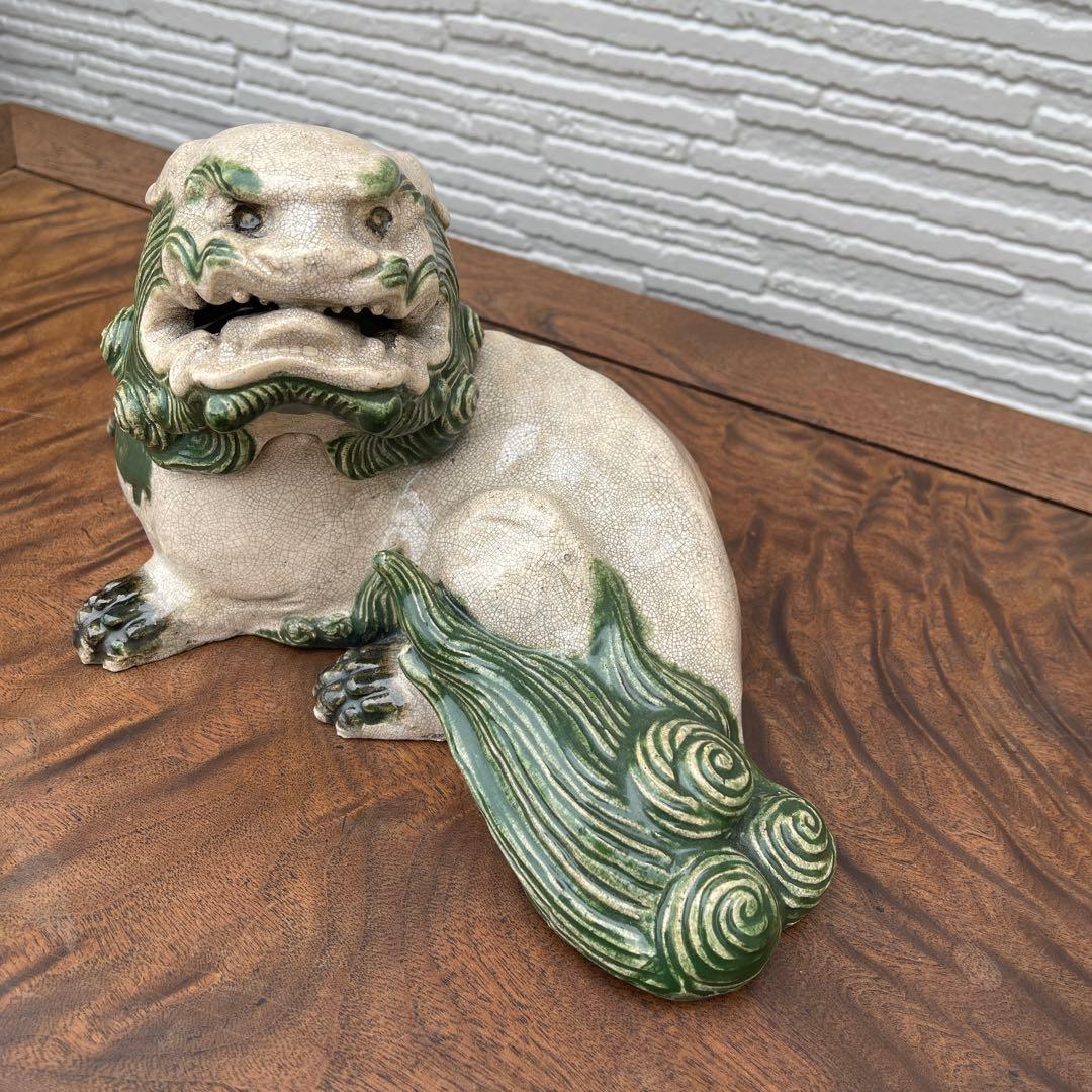 陶器製 獅子の形状の装飾品