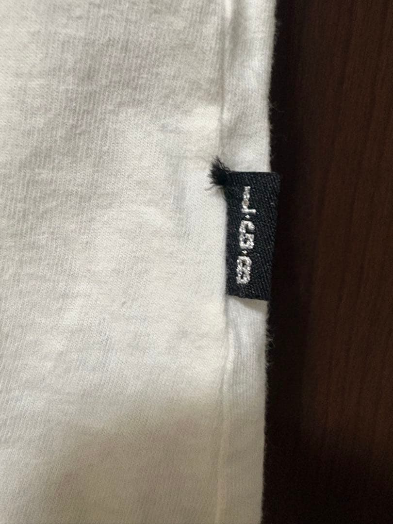 LGB VネックＴシャツ　十字架プリント