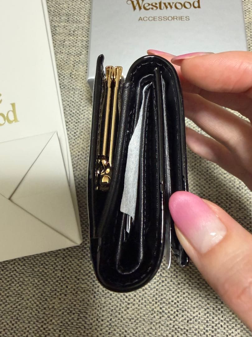 Vivienne Westwooヴィヴィアンウエストウッドエナメル三つ折り財布