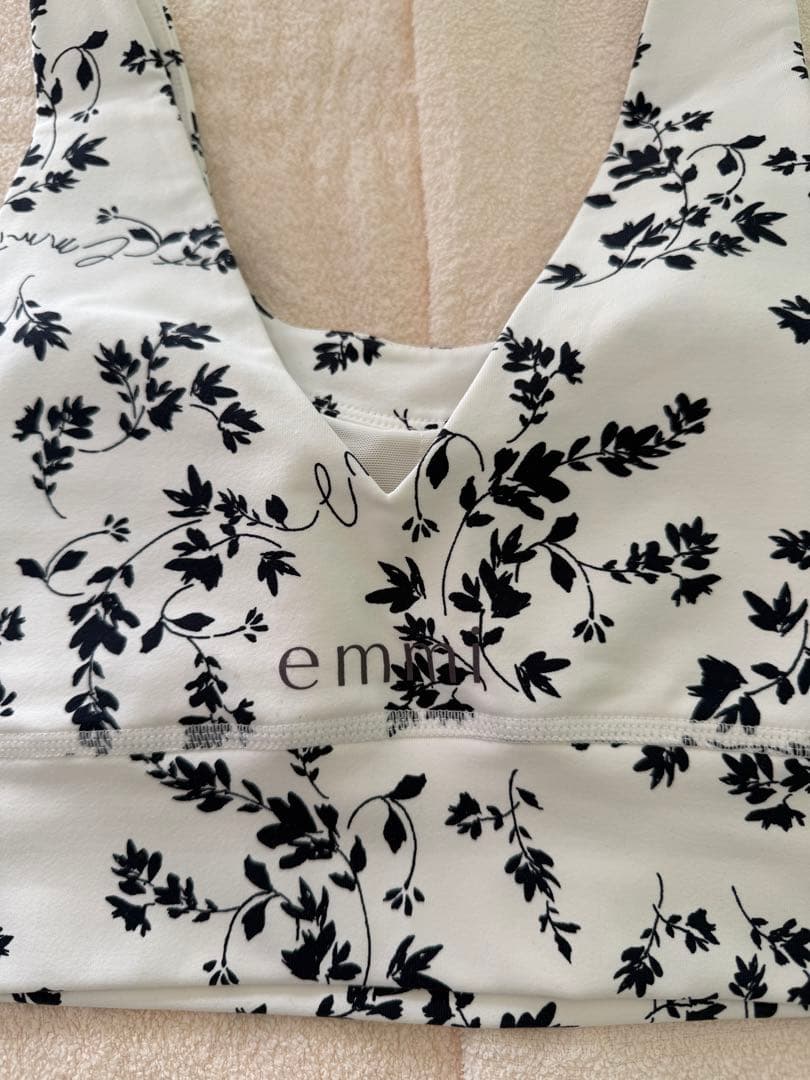 emmi yoga新品未使用上下セット