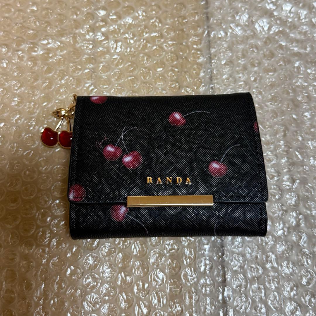 RANDA Cherry＆Strawberry チャーム付き三つ折りウォレット