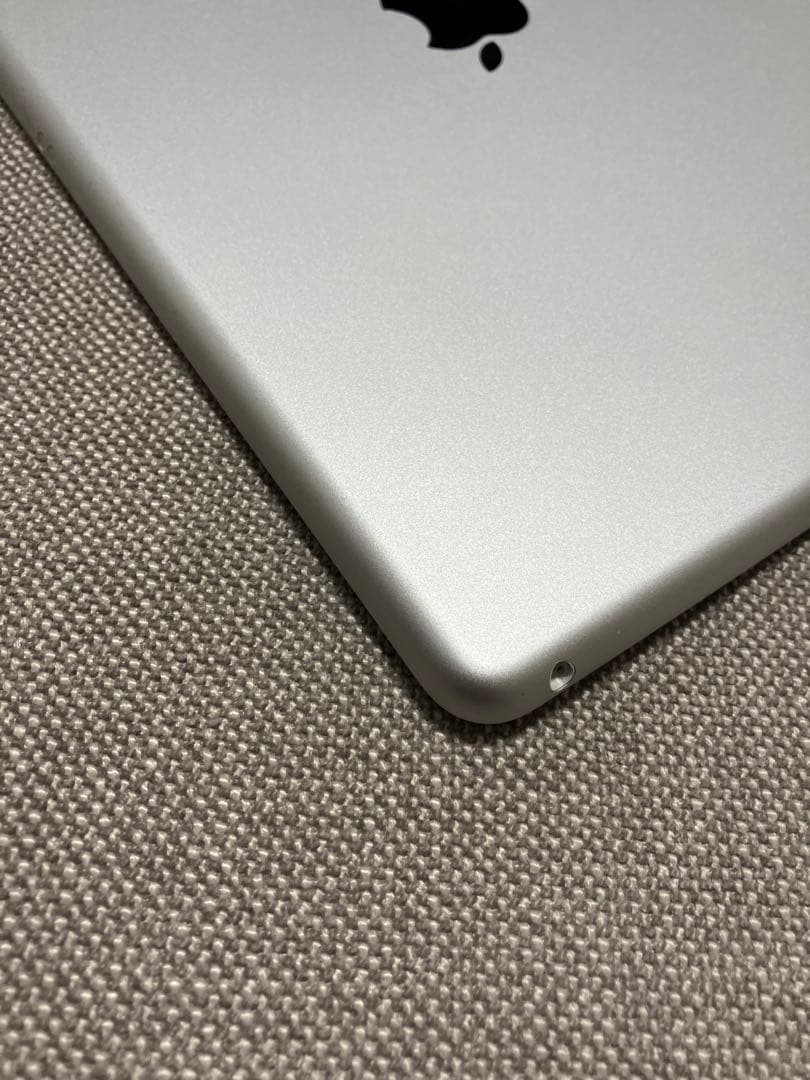 Apple iPad8 第8世代　32GB シルバー