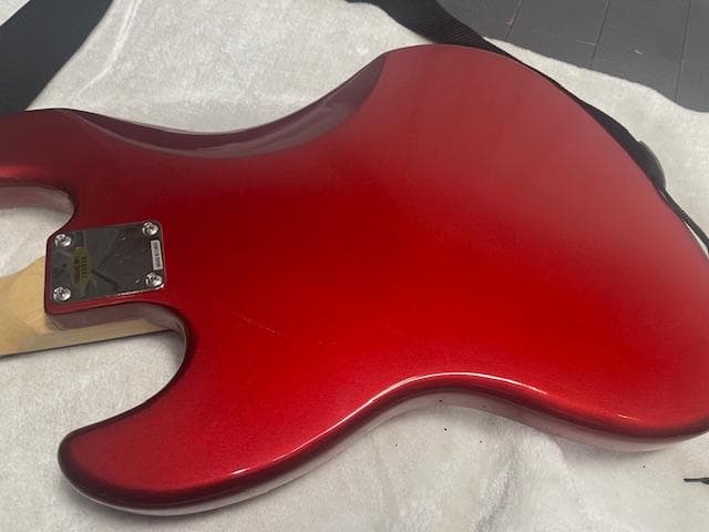 エレキベースギター 赤 一部はそんあり。ほぼ新品