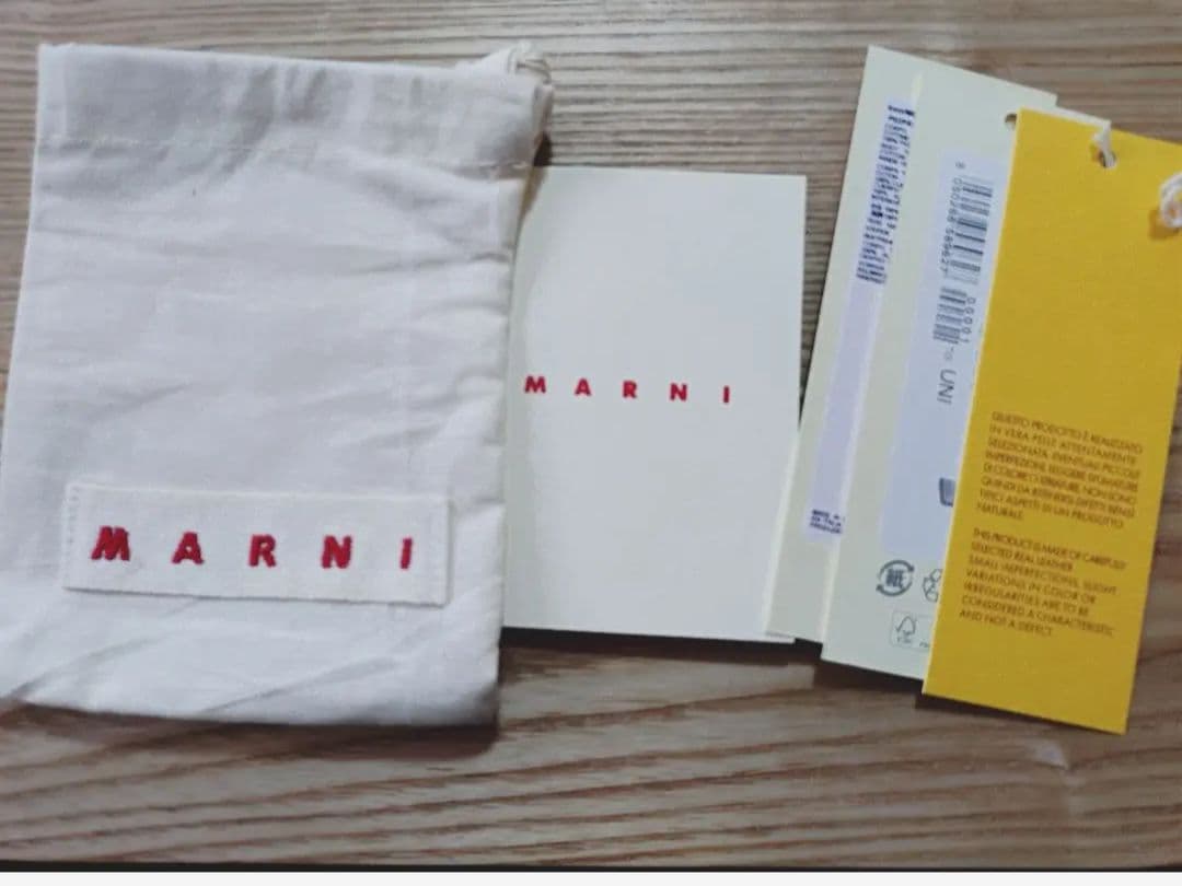 ぶるみん様　MARNI 折り財布　美品