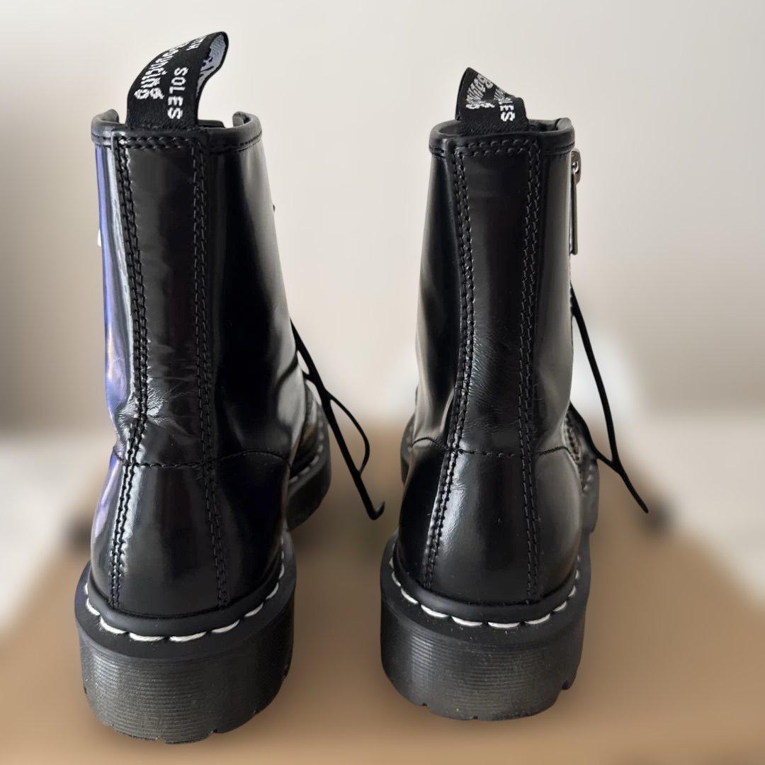Dr. Martens ジップ ベックス ホワイトステッチ 8 ホール ブーツ
