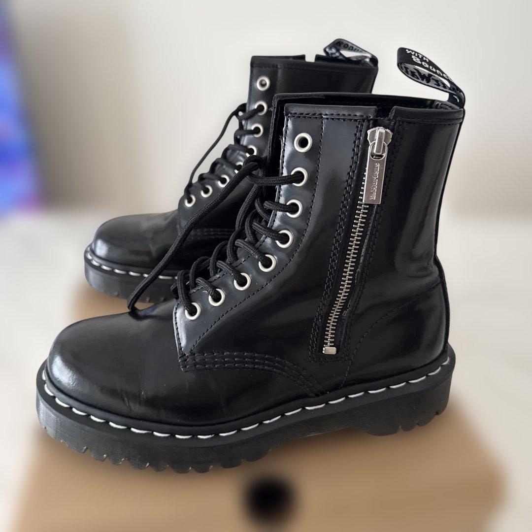 Dr. Martens ジップ ベックス ホワイトステッチ 8 ホール ブーツ