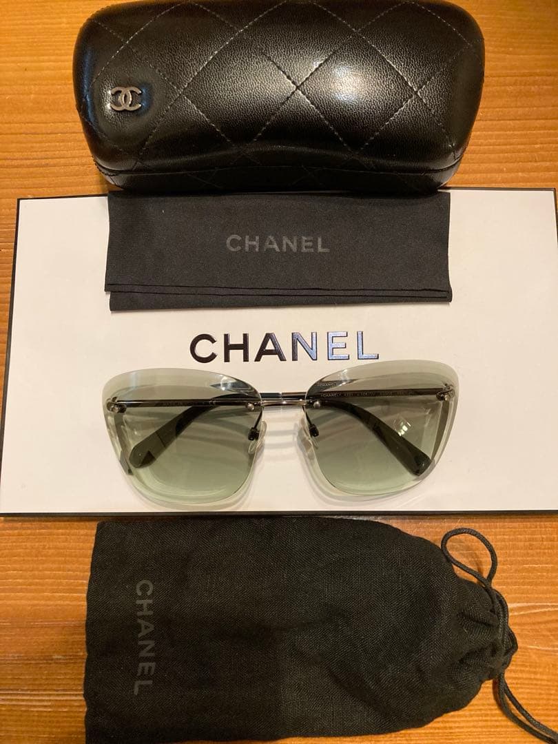 【美品】CHANEL サングラス グリーン系
