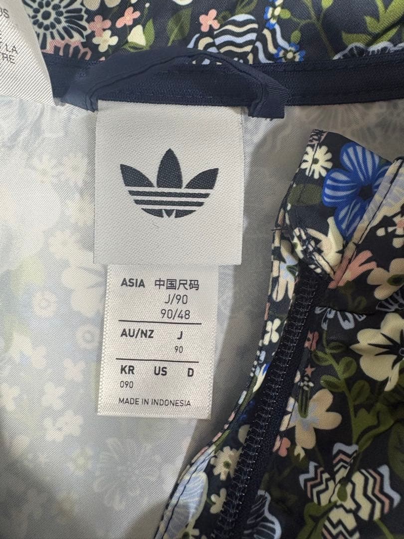 adidas リバティ　キッズジャージ