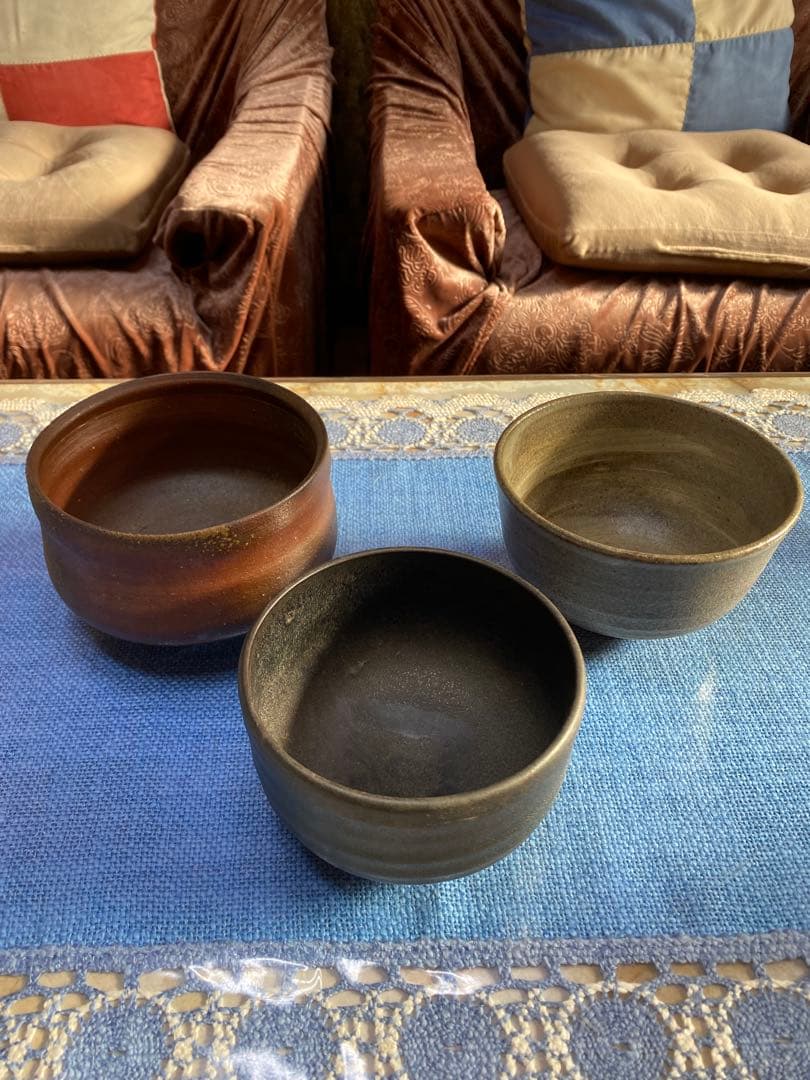 3種の信楽焼の抹茶椀(茶色・黒色・灰色)