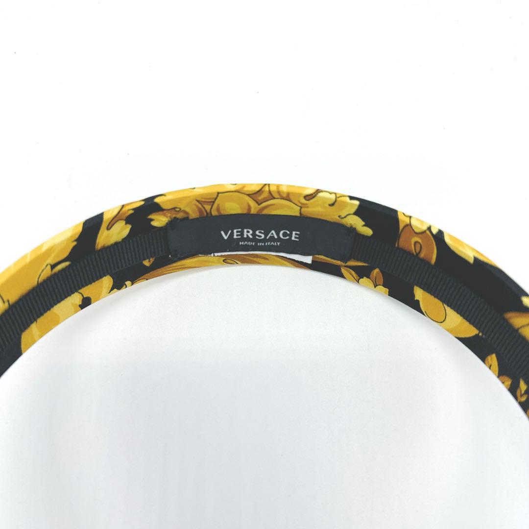 美品★Versace ヘアバンド スカーフ柄 カチューシャ★C63