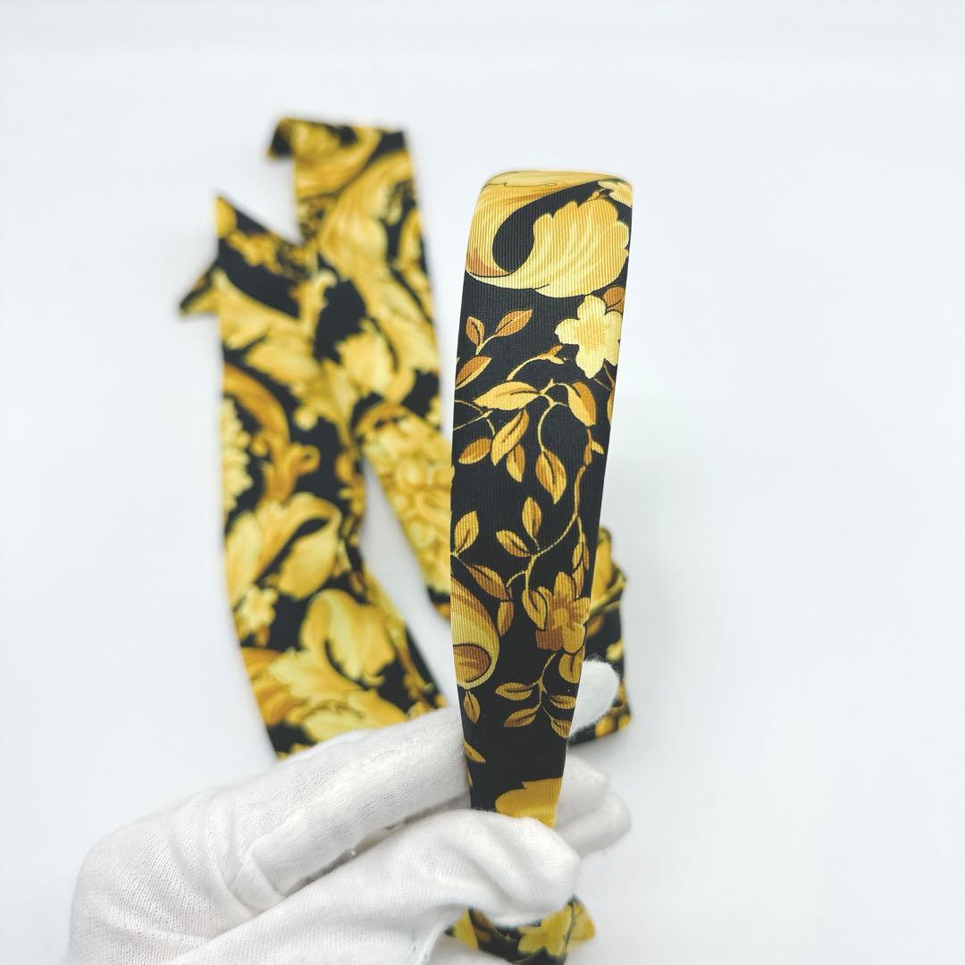 美品★Versace ヘアバンド スカーフ柄 カチューシャ★C63